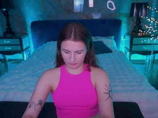 vikviklove's live room