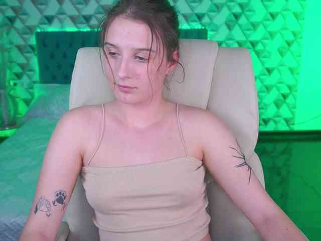 VikVikLove webcam