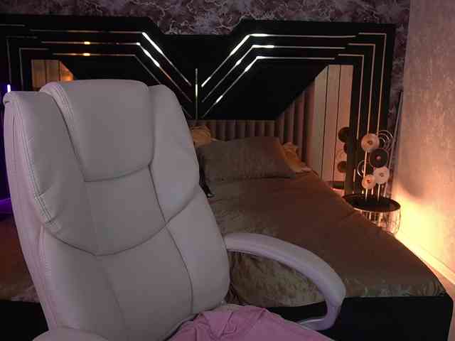 VikVikLove webcam