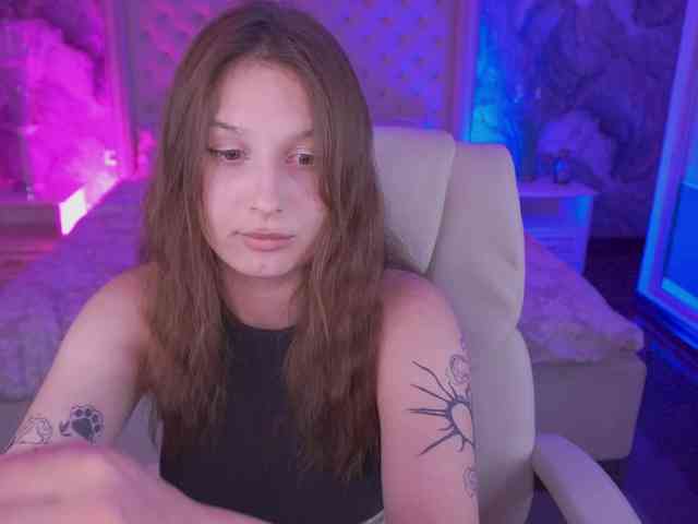 VikVikLove webcam