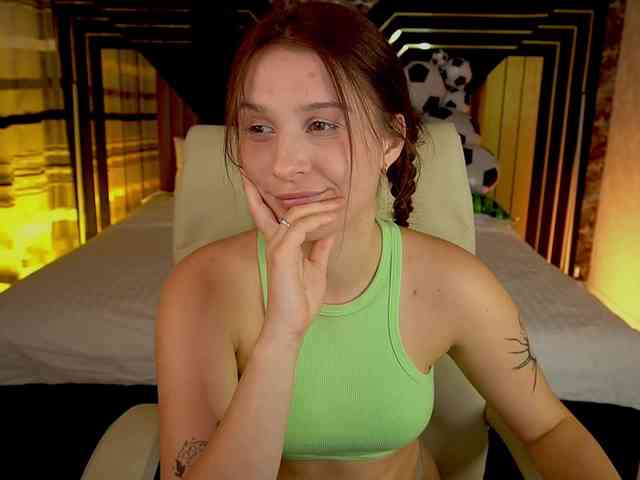 VikVikLove webcam