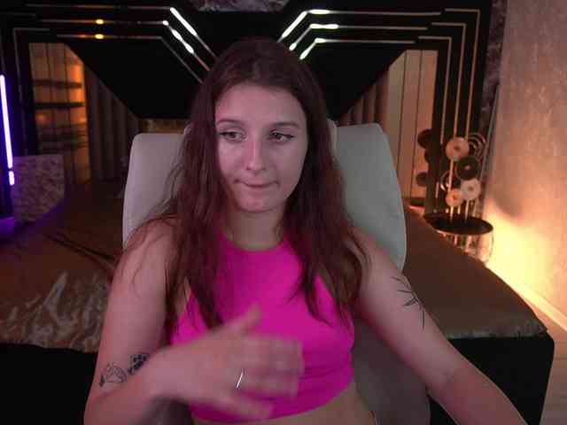 VikVikLove webcam