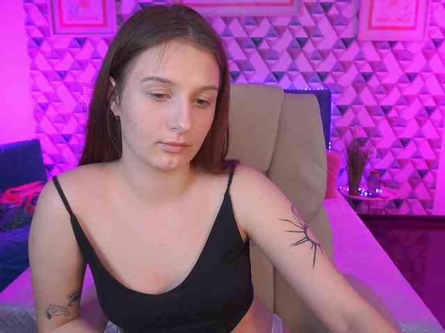 VikVikLove webcam