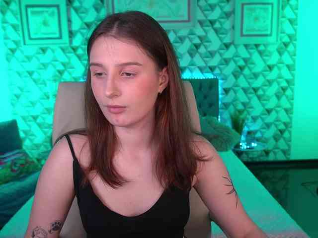 VikVikLove webcam