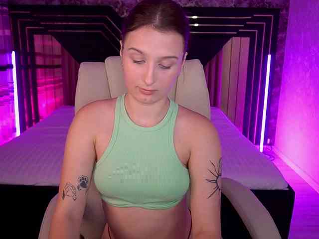 VikVikLove webcam