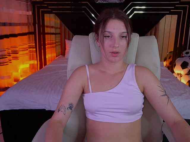 VikVikLove webcam