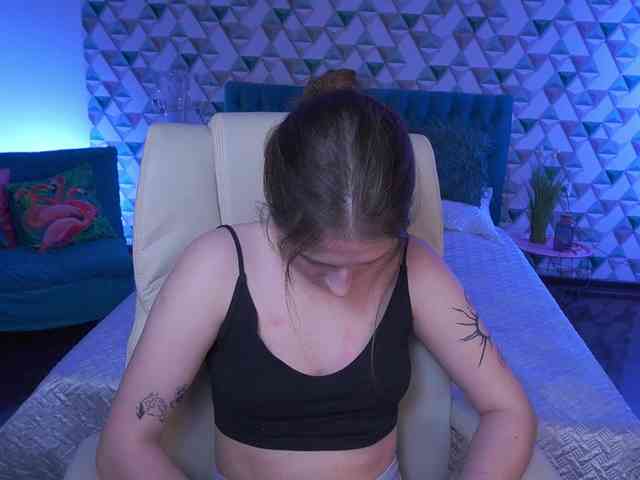 VikVikLove webcam