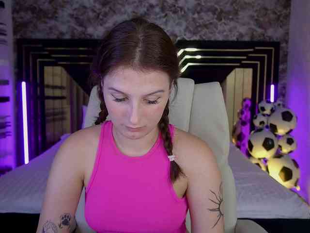 VikVikLove webcam