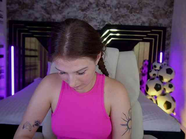 VikVikLove webcam