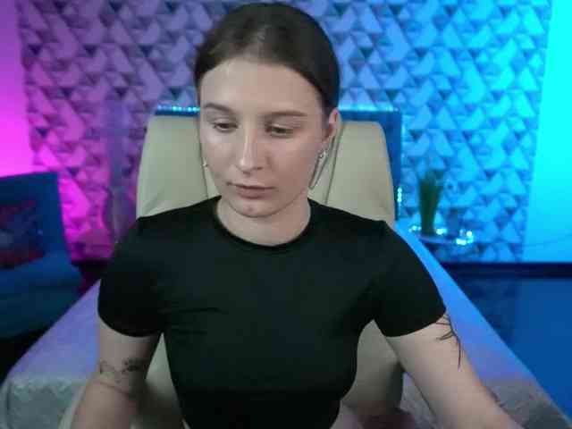 VikVikLove webcam