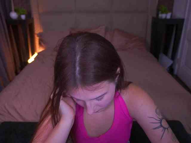 VikVikLove webcam