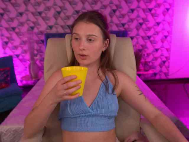 VikVikLove webcam