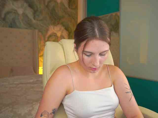 VikVikLove Live Webcam on BongaCams
