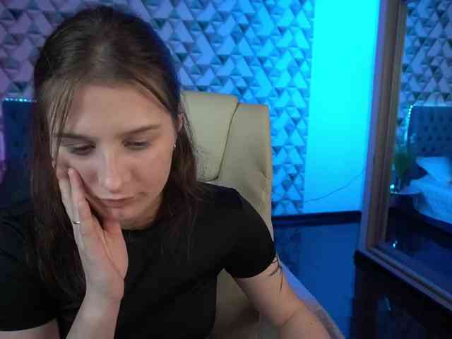 VikVikLove webcam