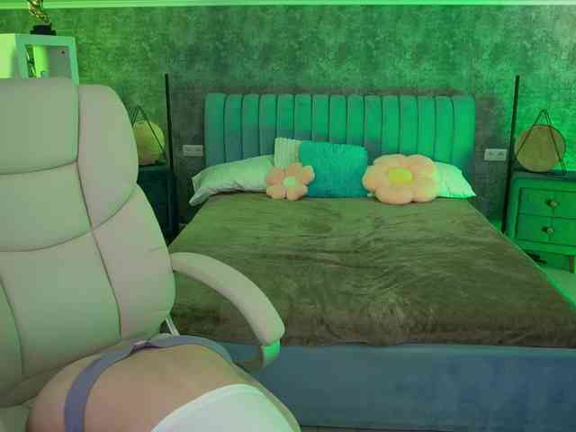 VikVikLove webcam