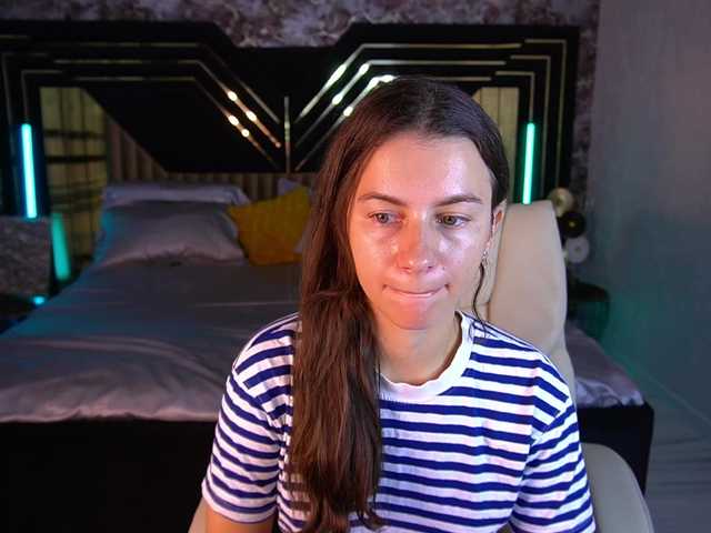 LittleJulii live cam preview