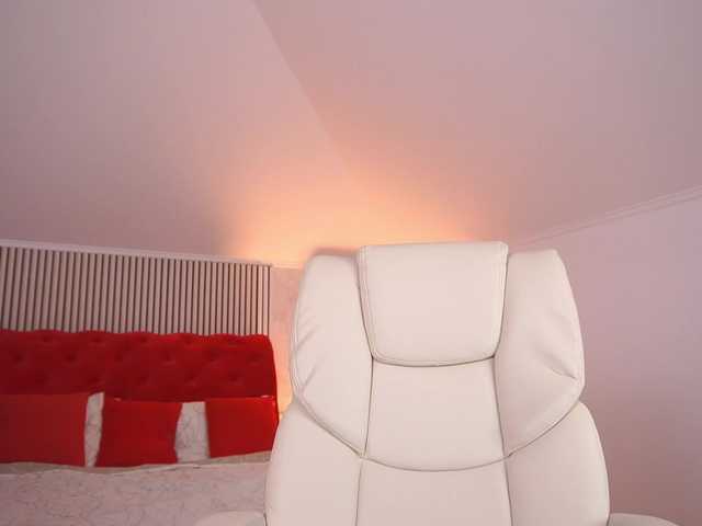LittleJulii live webcam show