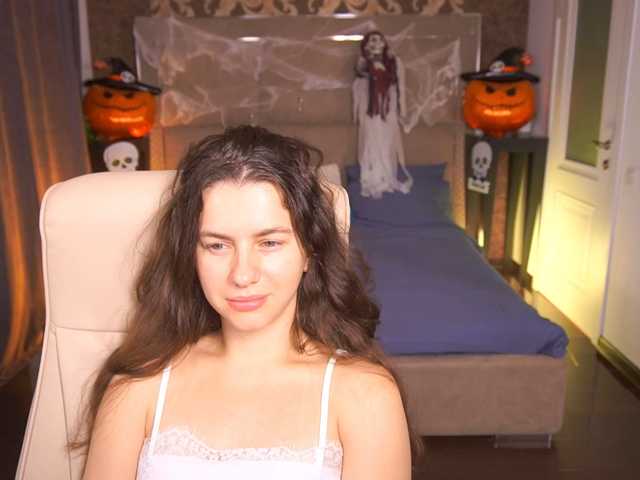 le modèle LittleJulii est en webcam porno dans un show sur le site bongacams, il possède les tags suivants: White/Caucasian,Brunette,Shaved