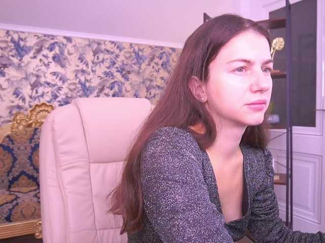 LittleJulii live cam preview