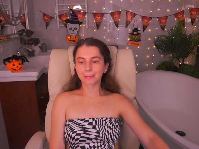 LittleJulii live cam preview