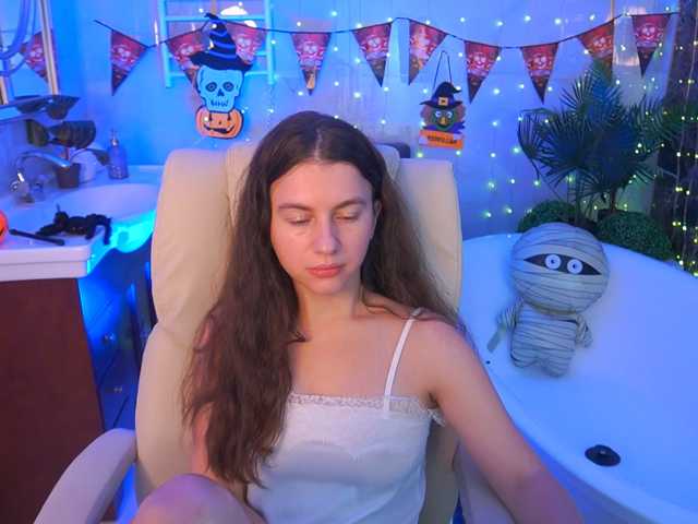 LittleJulii live cam preview