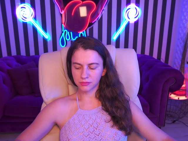 LittleJulii live webcam show