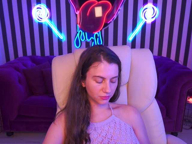 LittleJulii live webcam show