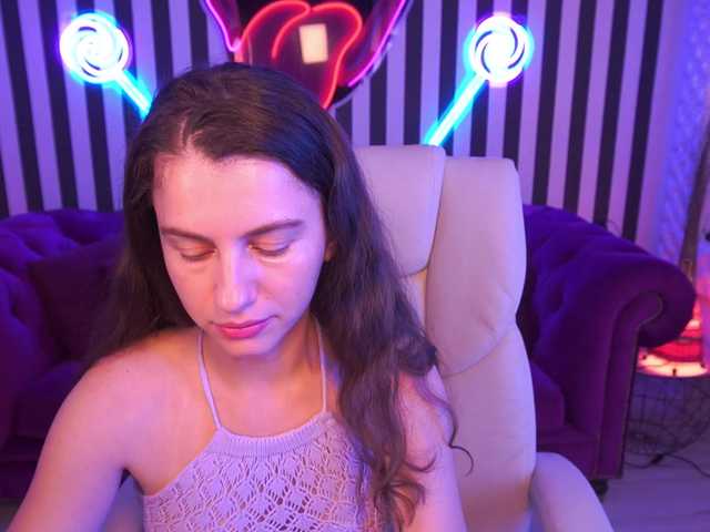 LittleJulii live webcam show