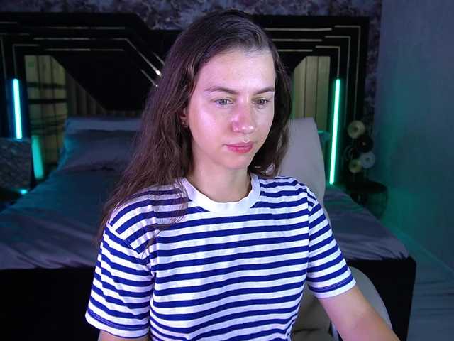 LittleJulii live cam preview