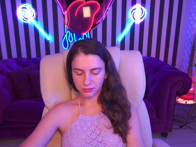 LittleJulii live webcam show