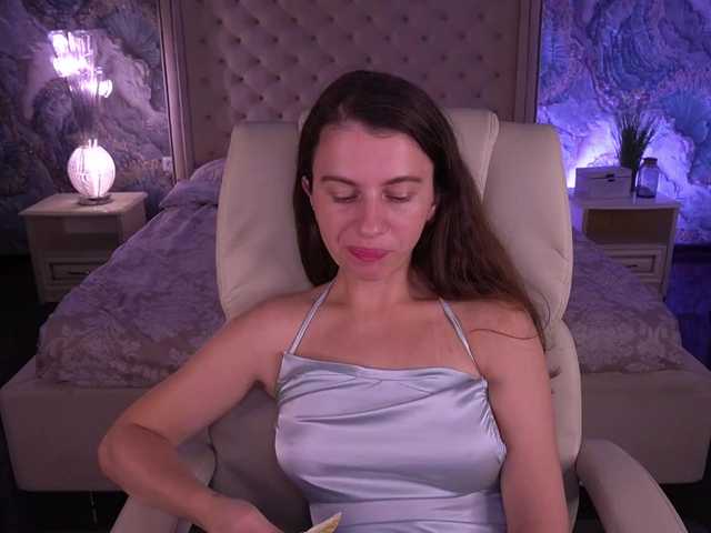 LittleJulii live webcam show