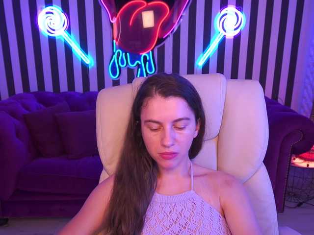 LittleJulii live webcam show