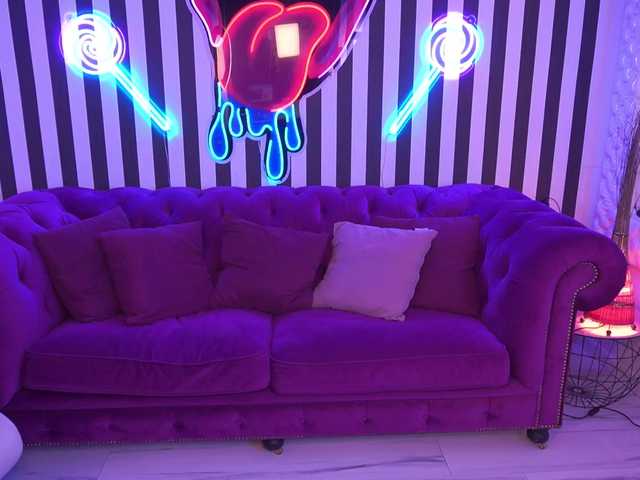 LittleJulii live webcam show