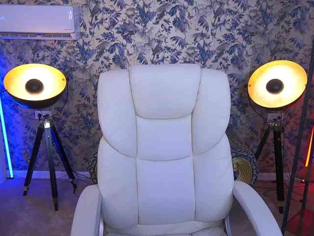 LittleJulii webcam