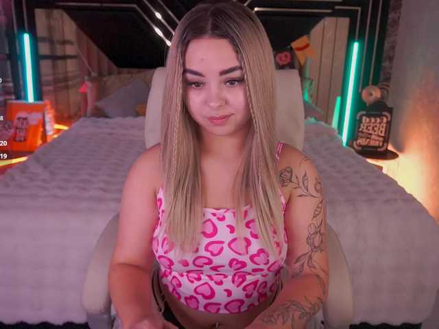 SusieWood live cam preview
