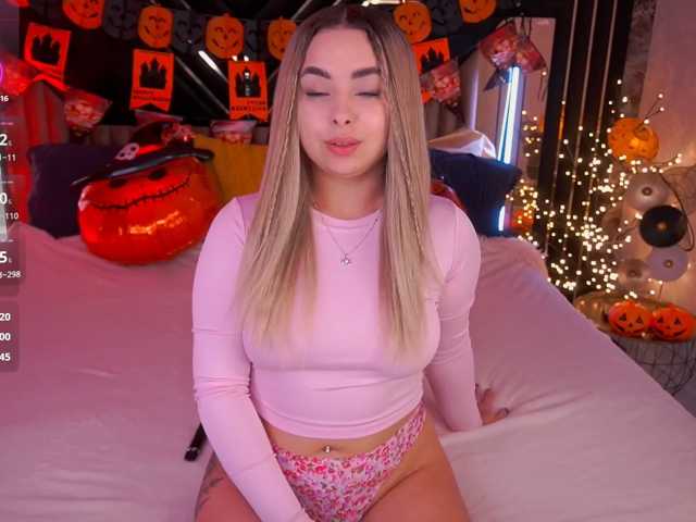 SusieWood live cam preview
