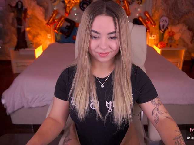 SusieWood live cam preview