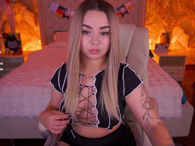 SusieWood live cam preview
