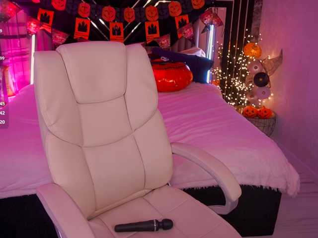 SusieWood live cam preview
