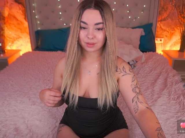 SusieWood live cam preview