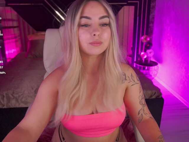 SusieWood live cam