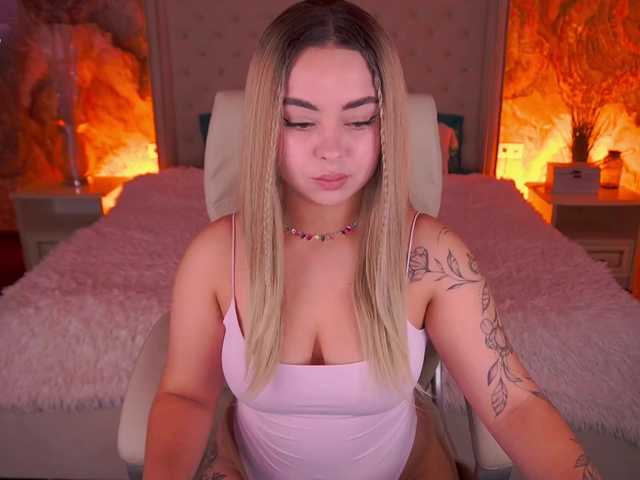SusieWood live cam preview