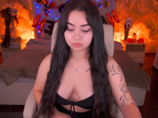 le modèle SusieWood est en webcam porno dans un show sur le site bongacams, il possède les tags suivants: White/Caucasian,Blonde,Shaved