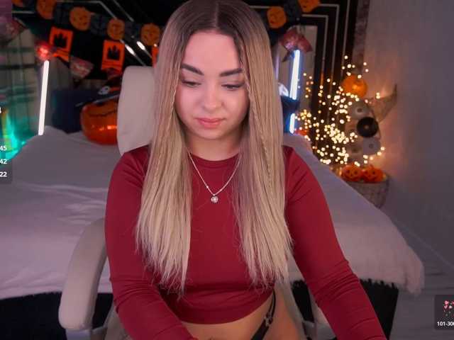 SusieWood live cam preview