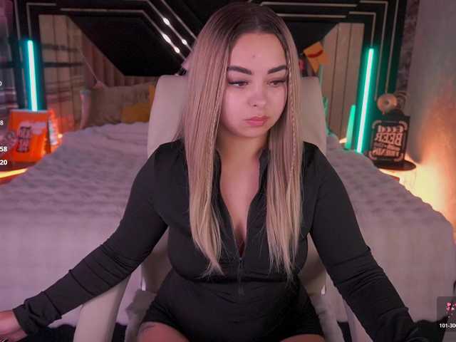 SusieWood live cam preview