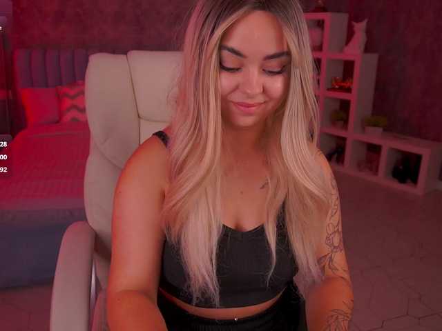 le modèle SusieWood est en webcam porno dans un show sur le site bongacams, il possède les tags suivants: White/Caucasian,Blonde,Shaved