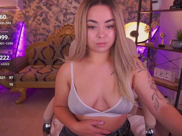 le modèle SusieWood est en webcam porno dans un show sur le site bongacams, il possède les tags suivants: White/Caucasian,Blonde,Shaved