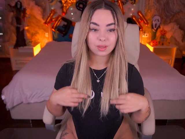 SusieWood live cam preview