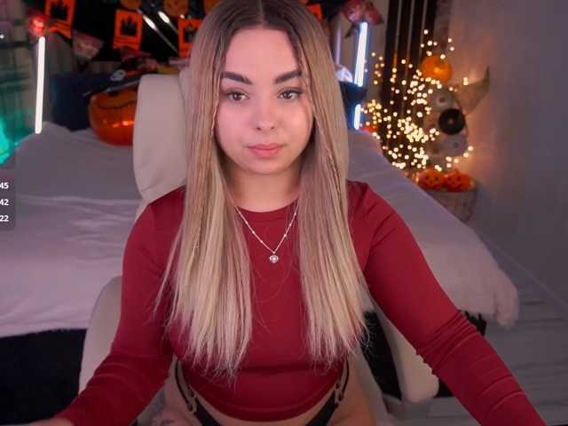 SusieWood live cam preview