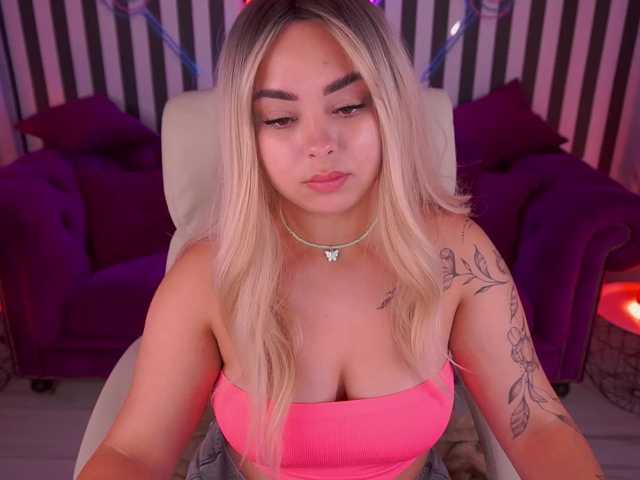 SusieWood Nude Live Sex Shows